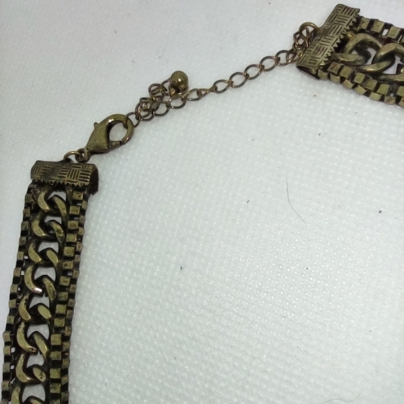 👍5 for $20 Gold Tone & Rhinestone Detailed Texture Necklace - Picture 3 of 6